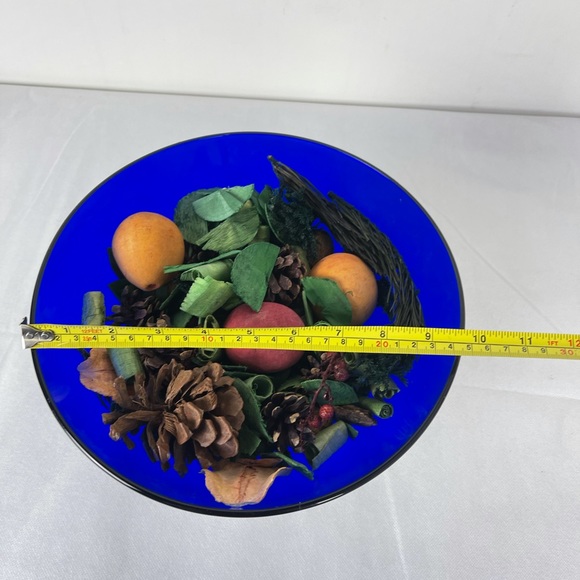 Decorative dish bowl with brass base - Picture 3 of 6